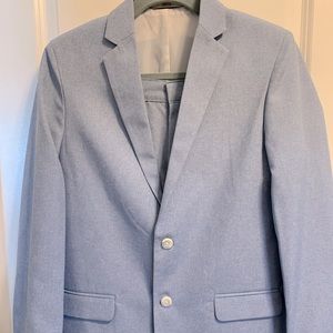Young mens suit. Sz 18R. Excellent condition. Kenneth Cole. Perfect for spring